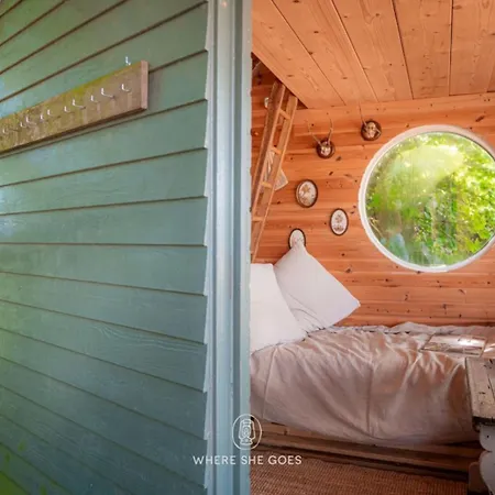 Camping Treehouse Escape