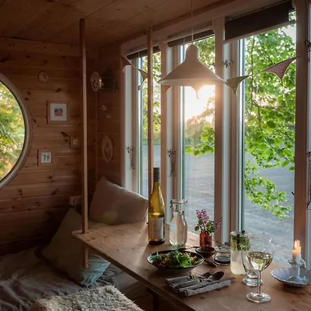 אתר קמפינג Treehouse Escape