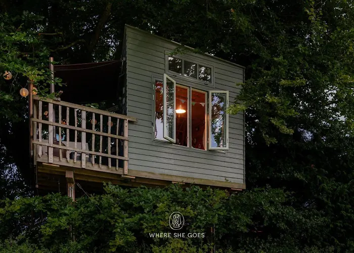 Treehouse Escape مكان تخييم Kvaerndrup